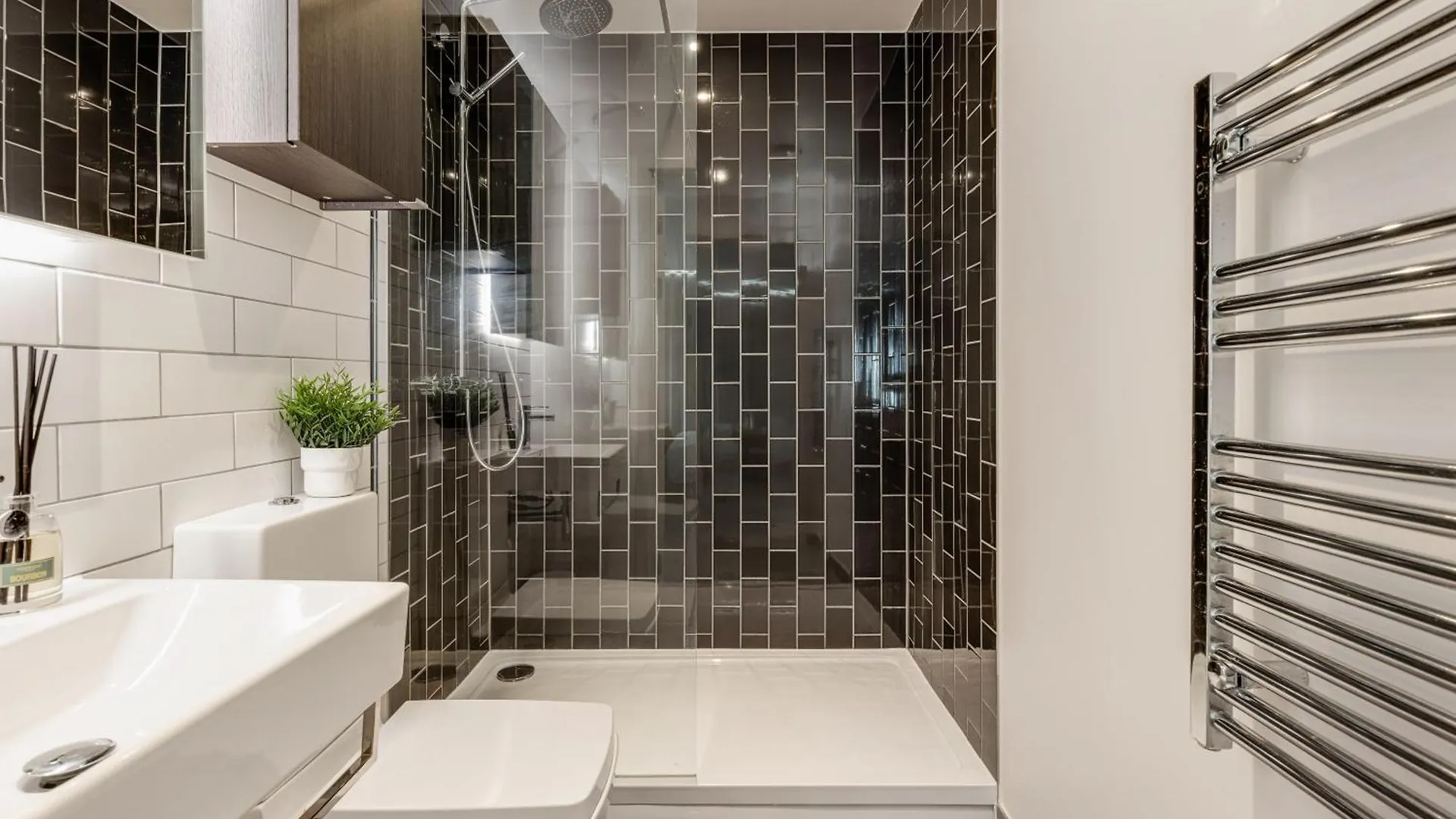 Khayat Homes - The Lasgidi - Two Bed Apt Barking  Barking (Greater London)