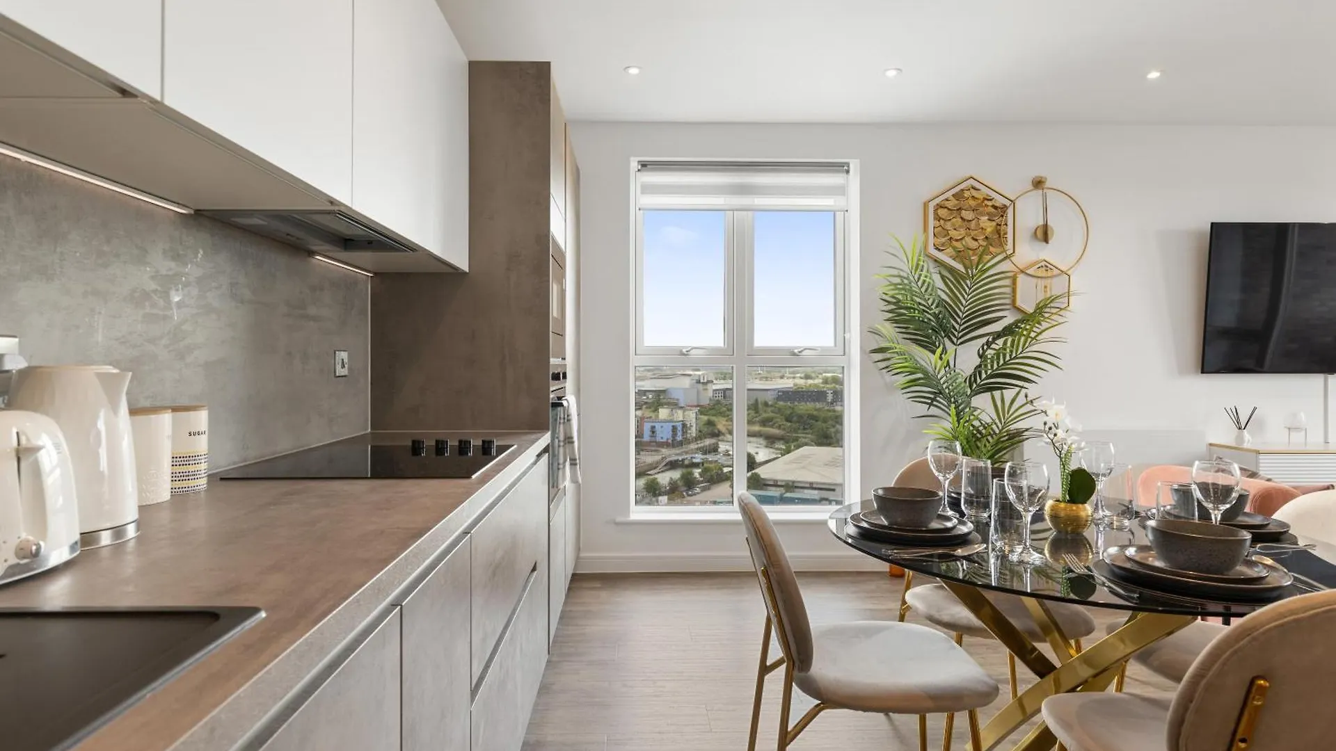 Khayat Homes - The Lasgidi - Two Bed Apt Barking  0*, Barking (Greater London)