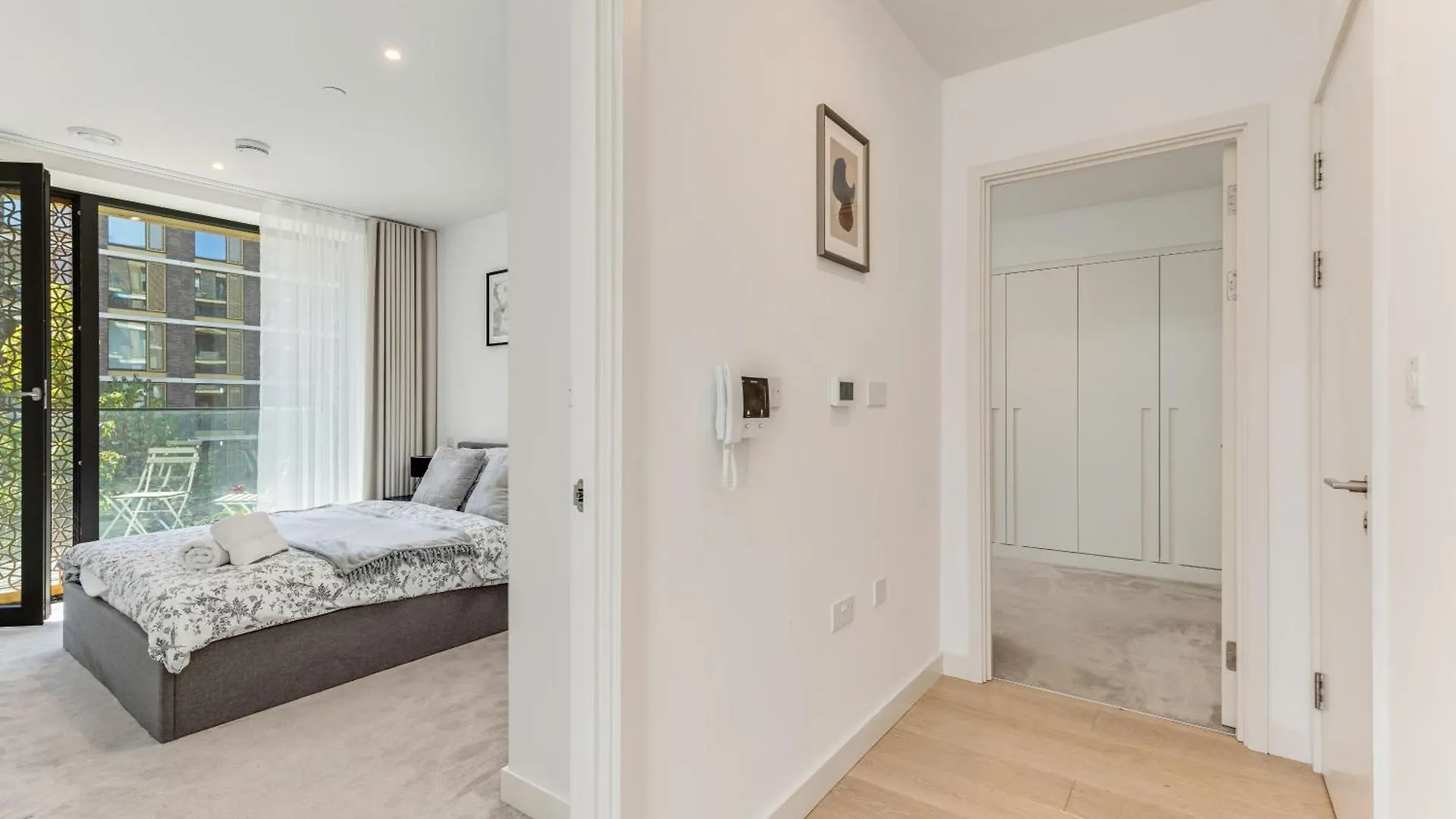 Khayat Homes - The Lasgidi - Two Bed Apt Barking  0*, Barking (Greater London) United Kingdom