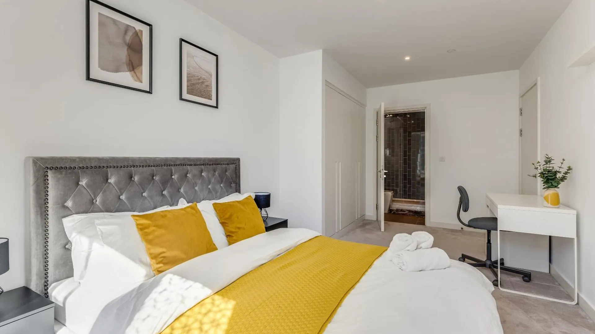 Khayat Homes - The Lasgidi - Two Bed Apt Barking  Apartment Barking (Greater London)