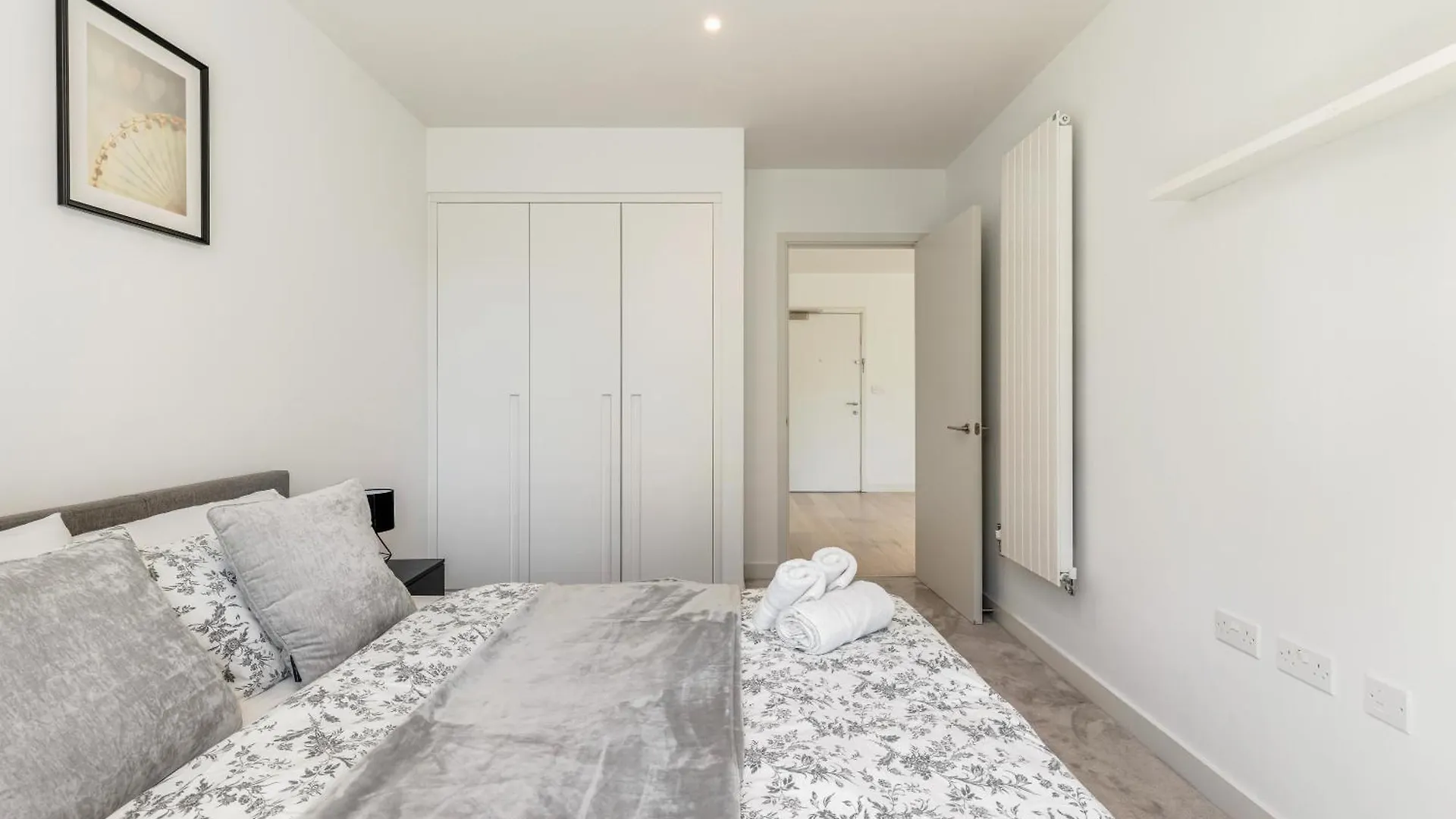 Khayat Homes - The Lasgidi - Two Bed Apt Barking  Apartment
