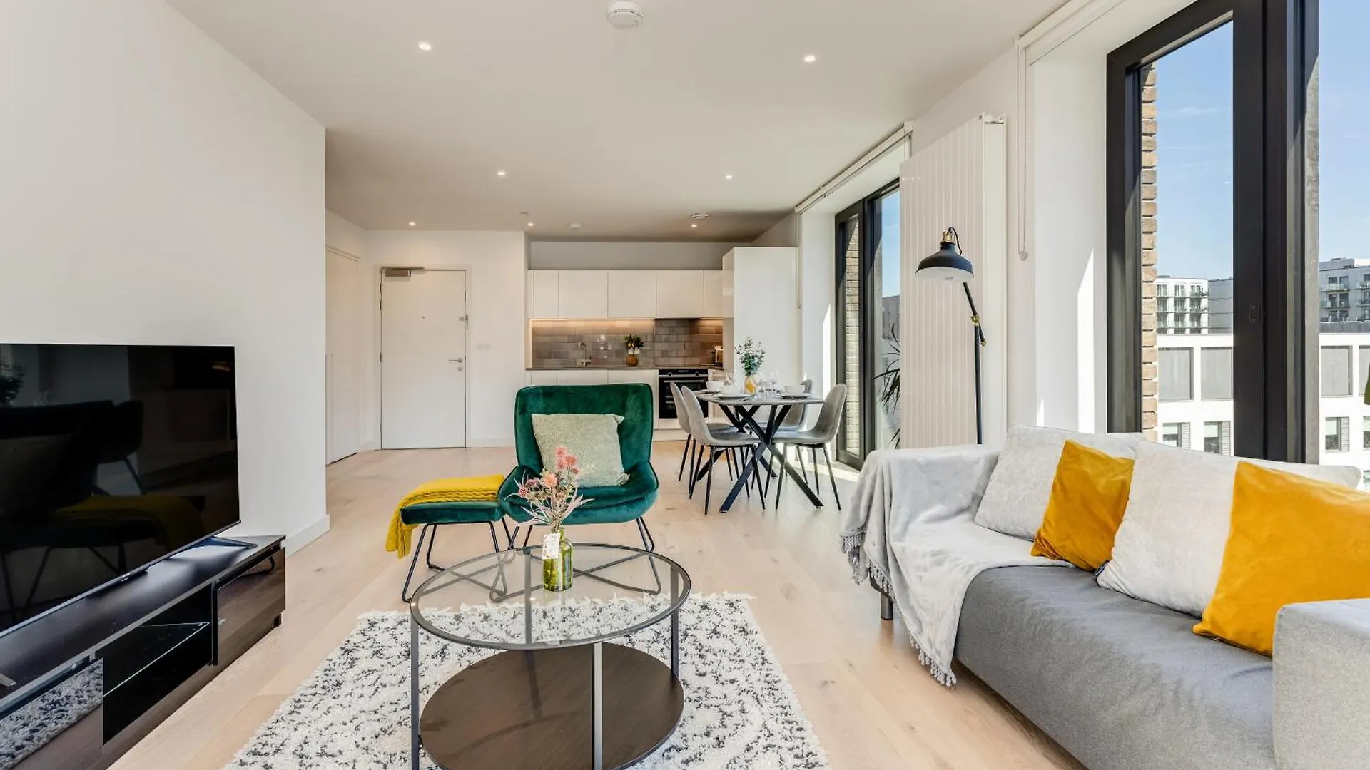 Khayat Homes - The Lasgidi - Two Bed Apt Barking  0*, Barking (Greater London) United Kingdom