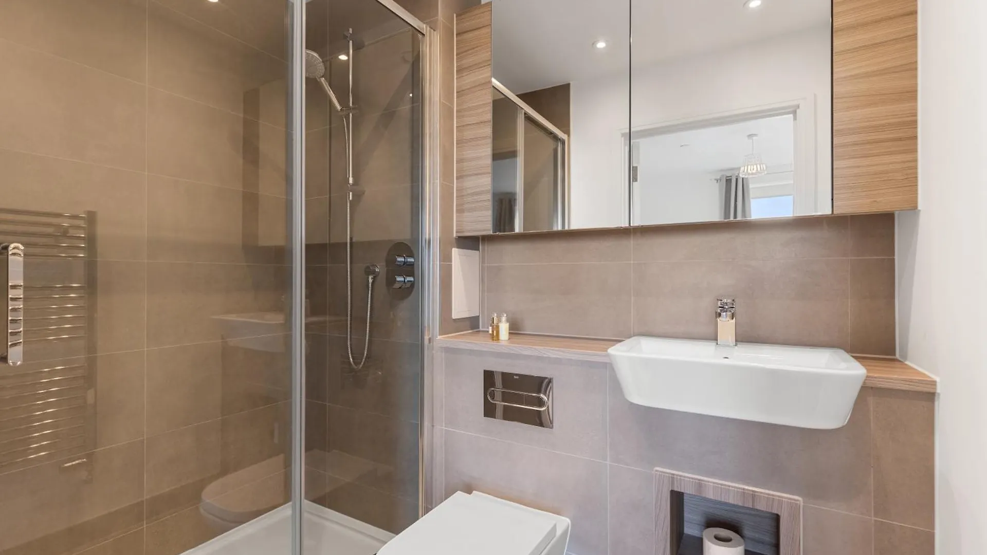 Khayat Homes - The Lasgidi - Two Bed Apt Barking  0*, Barking (Greater London) United Kingdom