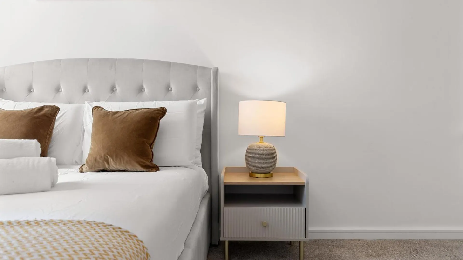 Khayat Homes - The Lasgidi - Two Bed Apt Barking  Apartment Barking (Greater London)
