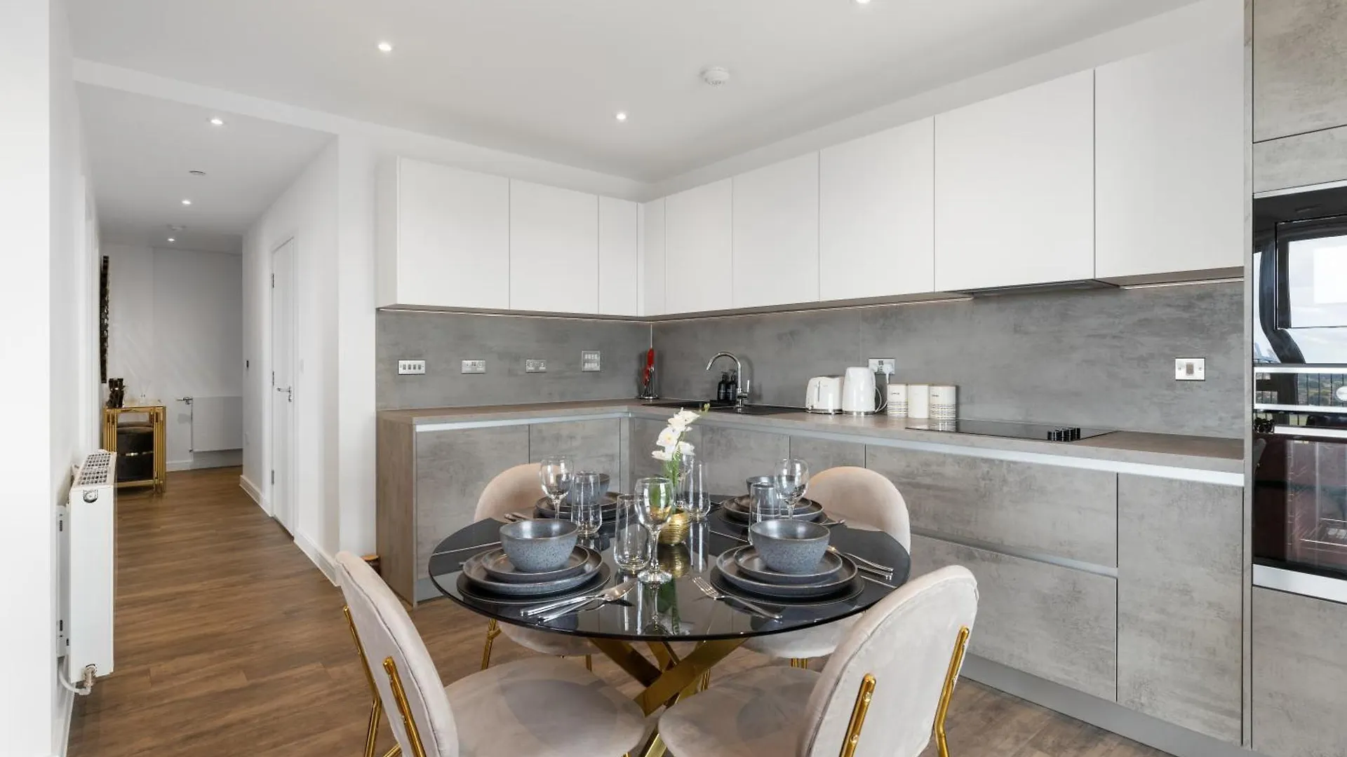 Khayat Homes - The Lasgidi - Two Bed Apt Barking  Apartment